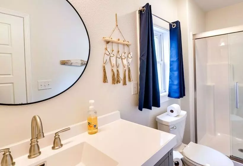 Lakefront Home W/ Private Dock In Sunrise Beach!