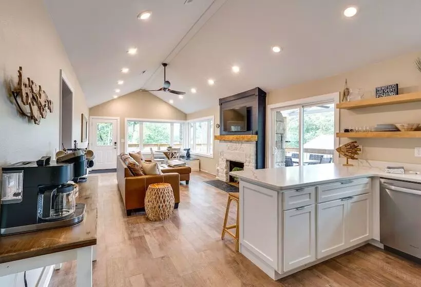 Lakefront Home W/ Private Dock In Sunrise Beach!