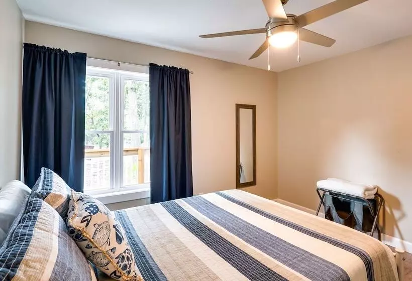 Lakefront Home W/ Private Dock In Sunrise Beach!