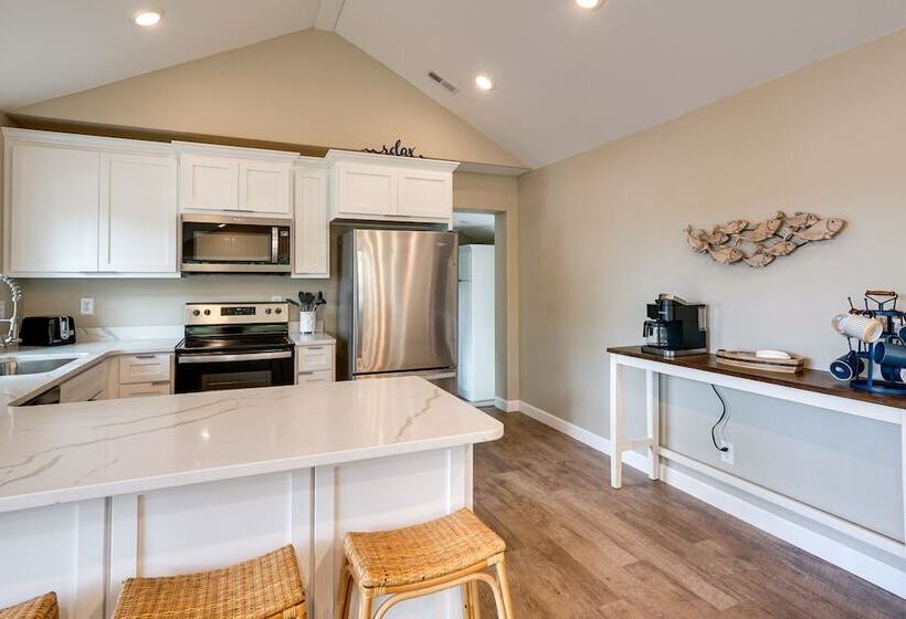 Lakefront Home W/ Private Dock In Sunrise Beach!