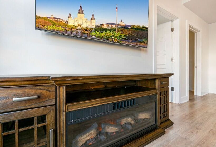 The Big Easys Finest 4br Condo In Nola