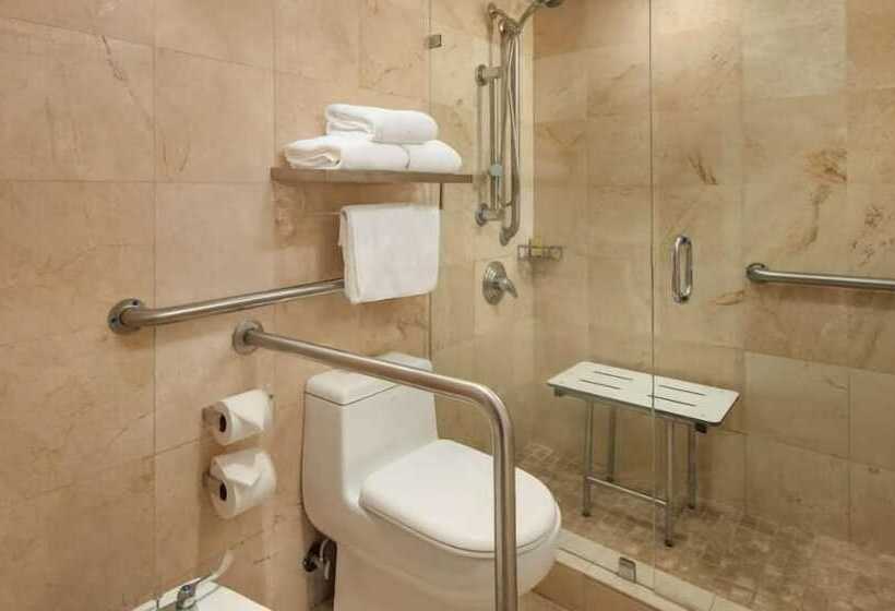 The Grand Hotel Biscayne Bay