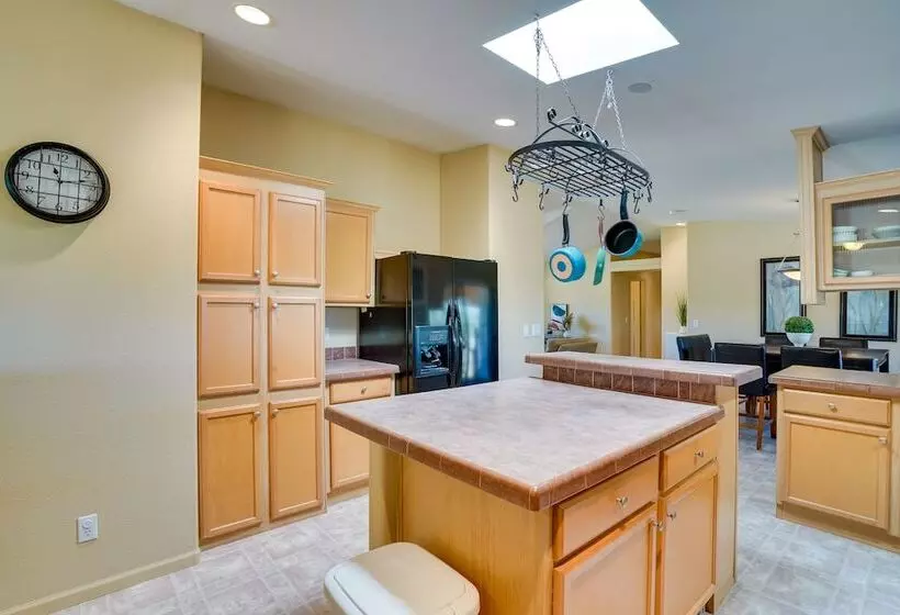 Tucson Home: 11 Mi To Saguaro National Park!