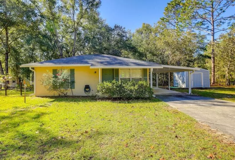 Williston Home W/ Yard: 6 Mi To Devils Den Spring