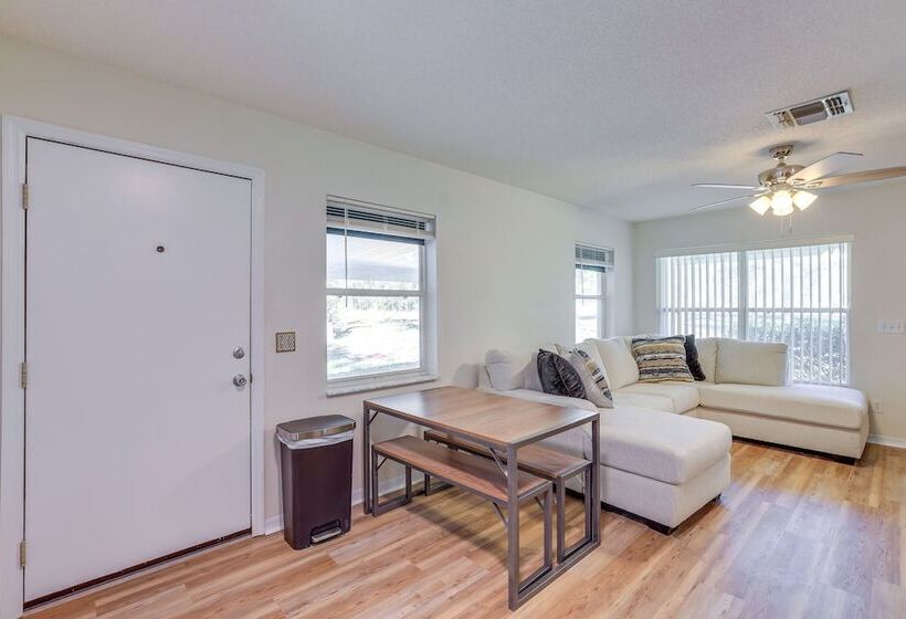 Williston Home W/ Yard: 6 Mi To Devils Den Spring