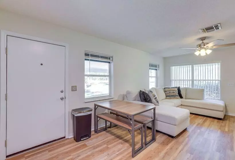 Williston Home W/ Yard: 6 Mi To Devils Den Spring