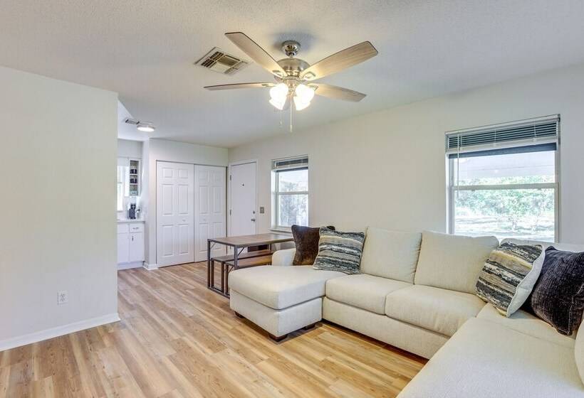 Williston Home W/ Yard: 6 Mi To Devils Den Spring