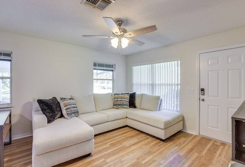 Williston Home W/ Yard: 6 Mi To Devils Den Spring