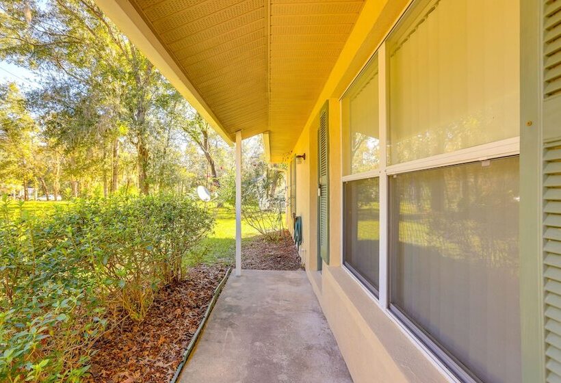 Williston Home W/ Yard: 6 Mi To Devils Den Spring