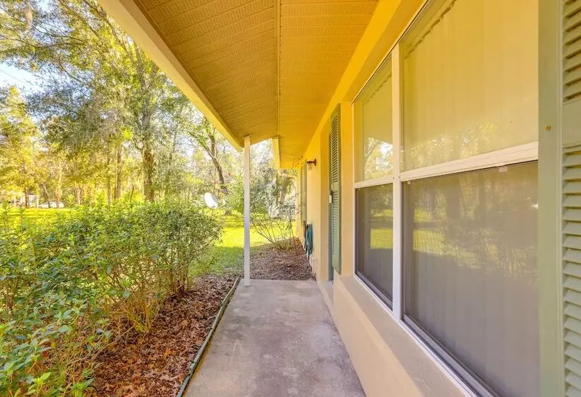 Williston Home W/ Yard: 6 Mi To Devils Den Spring