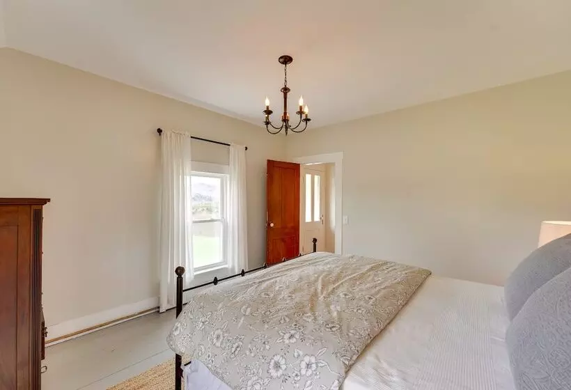 17 Acre Vermont Escape W/ Panoramic Mountain Views