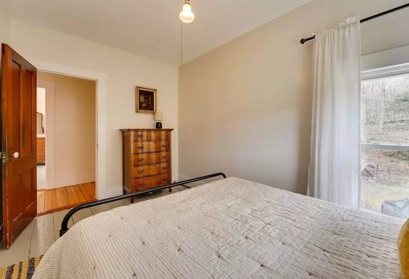 17 Acre Vermont Escape W/ Panoramic Mountain Views