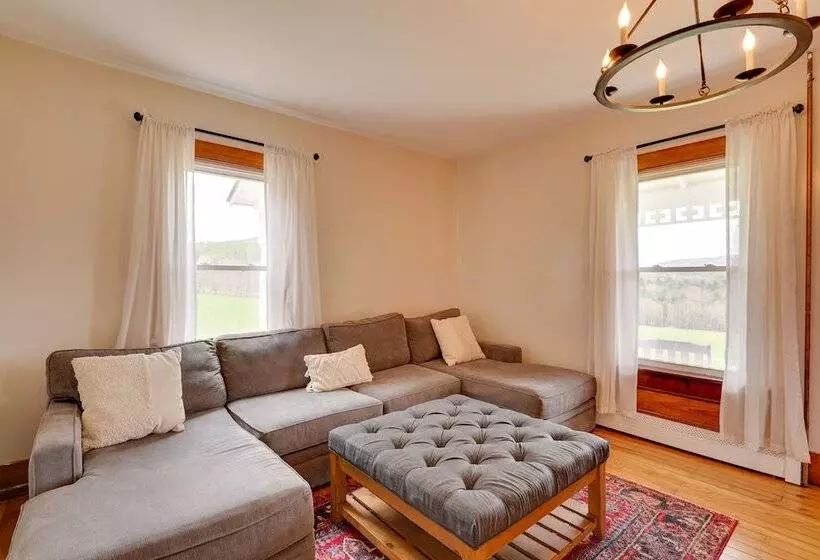 17 Acre Vermont Escape W/ Panoramic Mountain Views