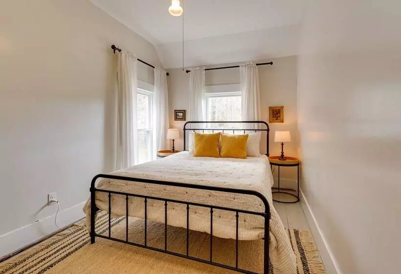 17 Acre Vermont Escape W/ Panoramic Mountain Views