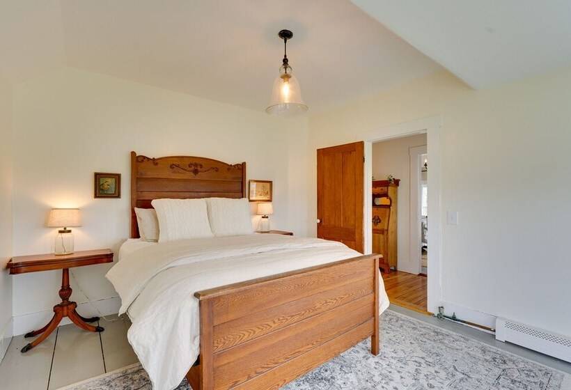 17 Acre Vermont Escape W/ Panoramic Mountain Views