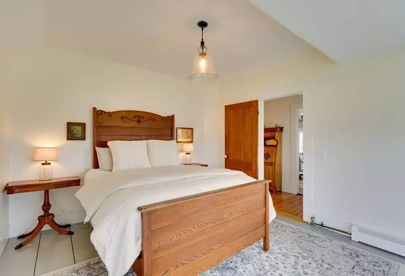 17 Acre Vermont Escape W/ Panoramic Mountain Views