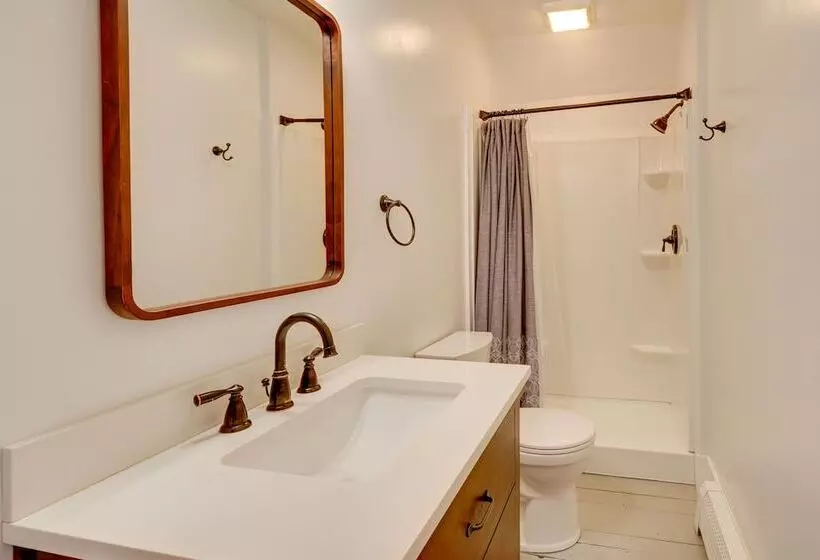 17 Acre Vermont Escape W/ Panoramic Mountain Views