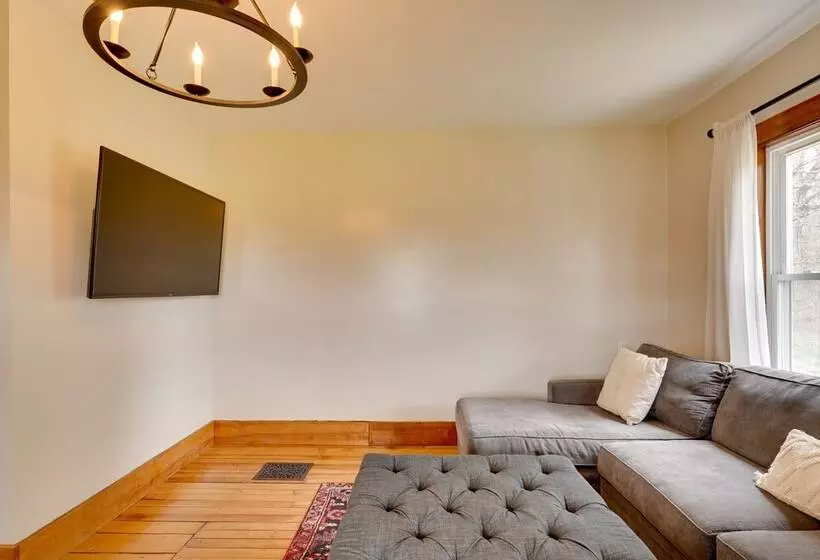 17 Acre Vermont Escape W/ Panoramic Mountain Views