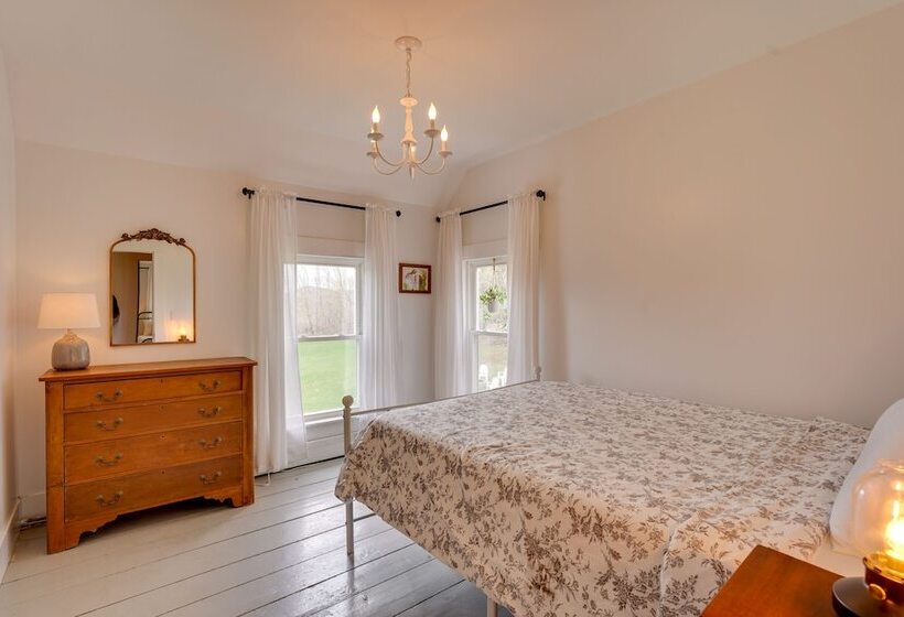 17 Acre Vermont Escape W/ Panoramic Mountain Views