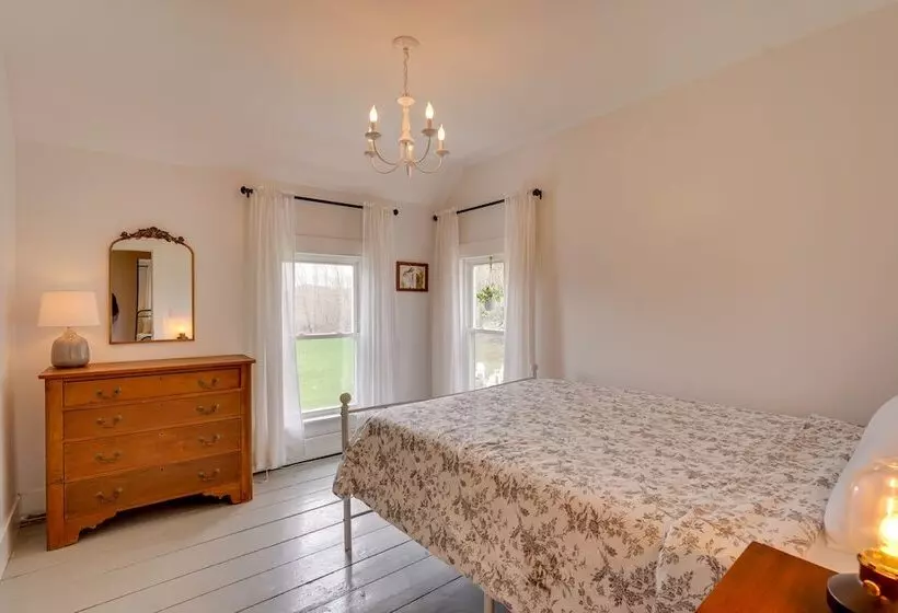 17 Acre Vermont Escape W/ Panoramic Mountain Views