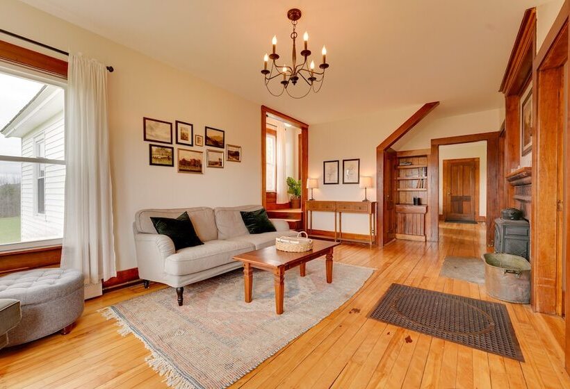 17 Acre Vermont Escape W/ Panoramic Mountain Views