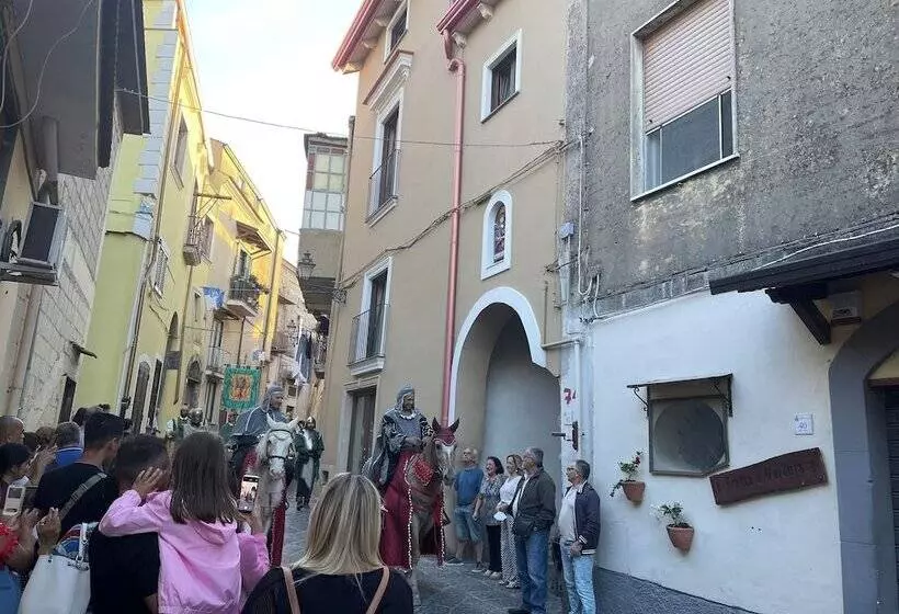 Aamiaismajoitus (B&B) Sant Egidio Del Monte Albino