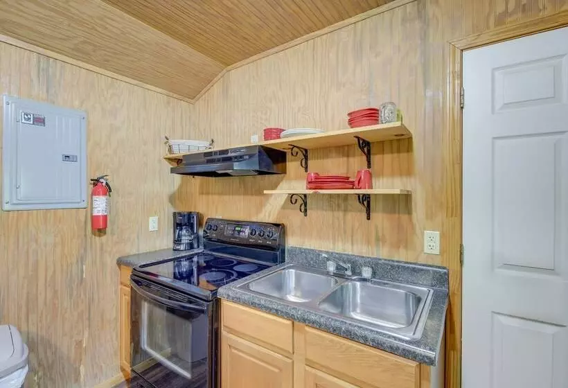 Briceville Cabin W/ River Access & Mountain Views!