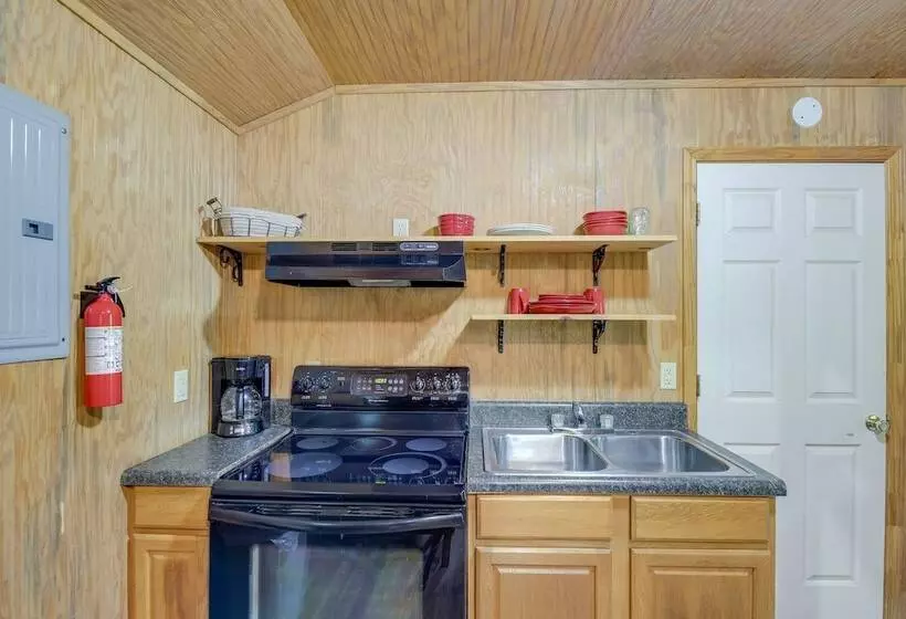 Briceville Cabin W/ River Access & Mountain Views!