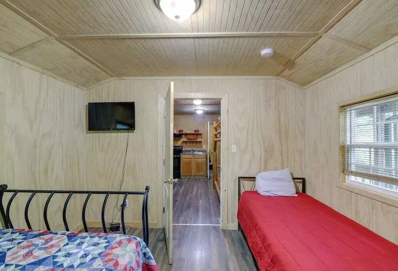 Briceville Cabin W/ River Access & Mountain Views!