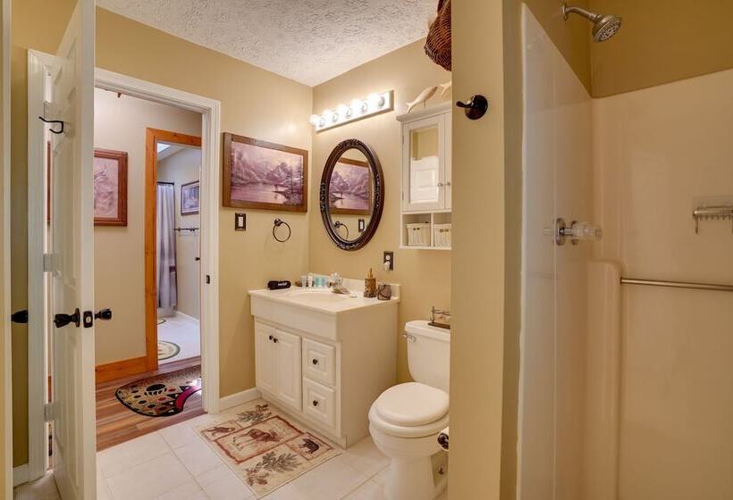 Cadiz Vacation Home W/ Deck: Walk To Lake Barkley