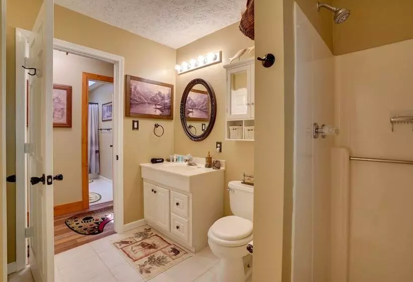 Cadiz Vacation Home W/ Deck: Walk To Lake Barkley