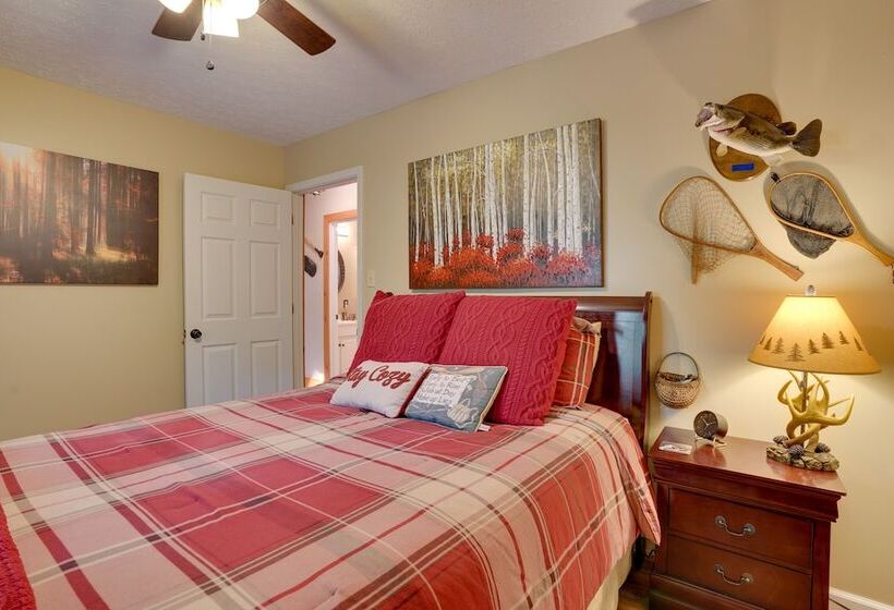 Cadiz Vacation Home W/ Deck: Walk To Lake Barkley