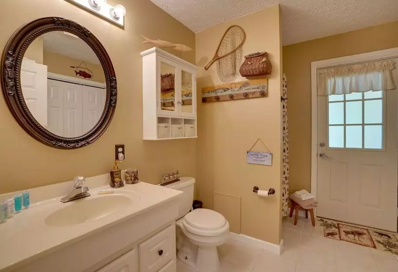 Cadiz Vacation Home W/ Deck: Walk To Lake Barkley