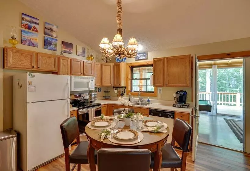 Cadiz Vacation Home W/ Deck: Walk To Lake Barkley