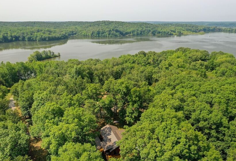 Cadiz Vacation Home W/ Deck: Walk To Lake Barkley