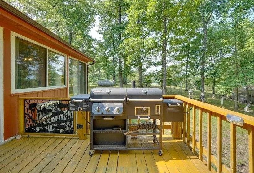 Cadiz Vacation Home W/ Deck: Walk To Lake Barkley