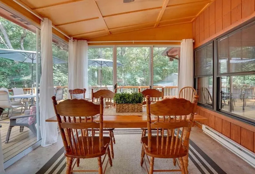 Cadiz Vacation Home W/ Deck: Walk To Lake Barkley