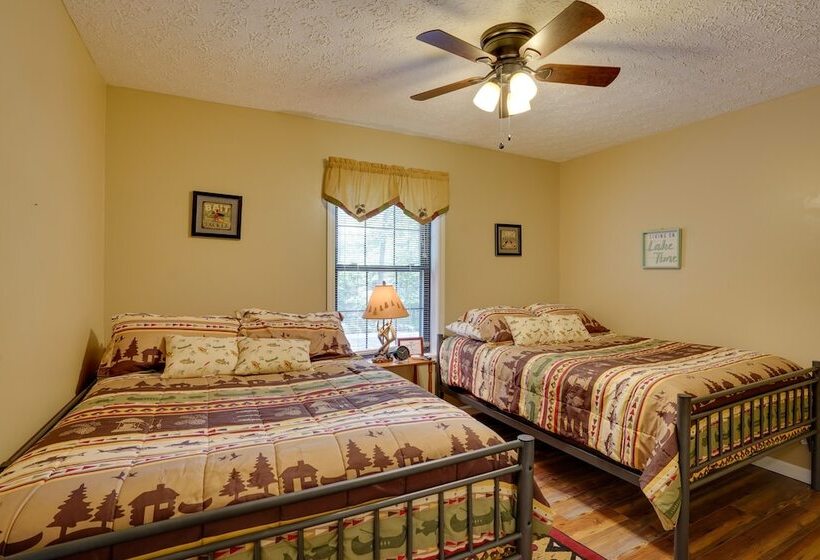 Cadiz Vacation Home W/ Deck: Walk To Lake Barkley