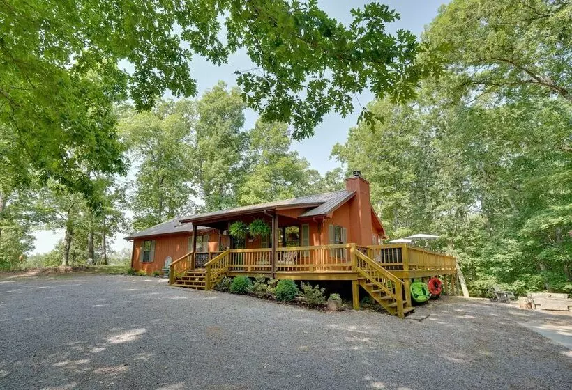 Cadiz Vacation Home W/ Deck: Walk To Lake Barkley