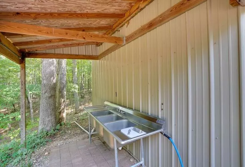 Cadiz Vacation Home W/ Deck: Walk To Lake Barkley