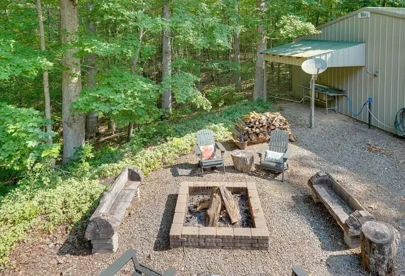 Cadiz Vacation Home W/ Deck: Walk To Lake Barkley