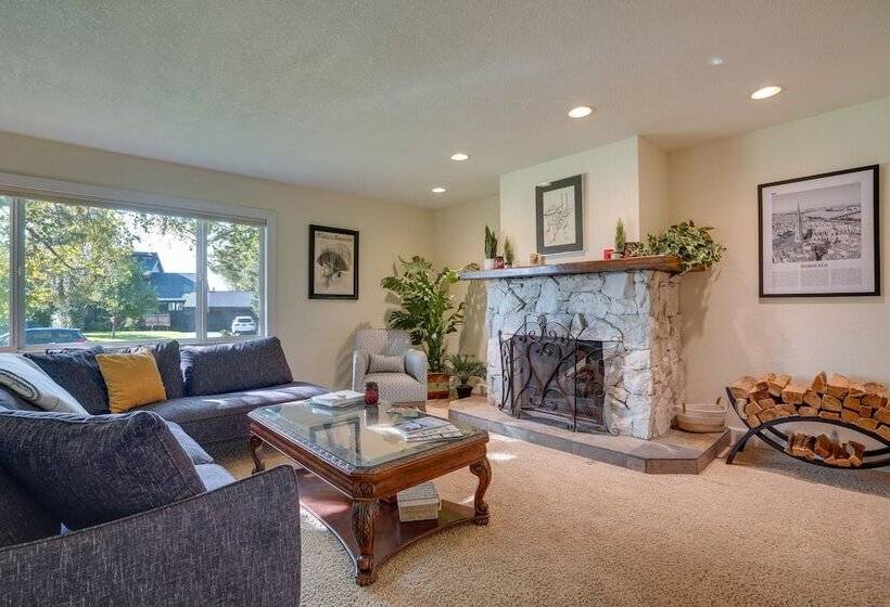 Charming Anchorage Home W/ Private Hot Tub!