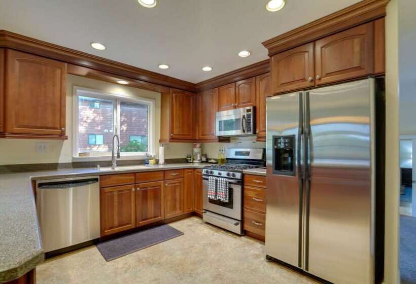 Charming Anchorage Home W/ Private Hot Tub!