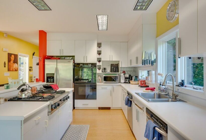 Charming Thornton Escape W/ Sauna + Gazebo!