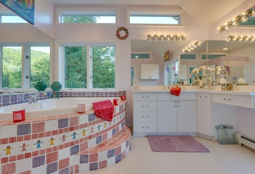 Charming Thornton Escape W/ Sauna + Gazebo!