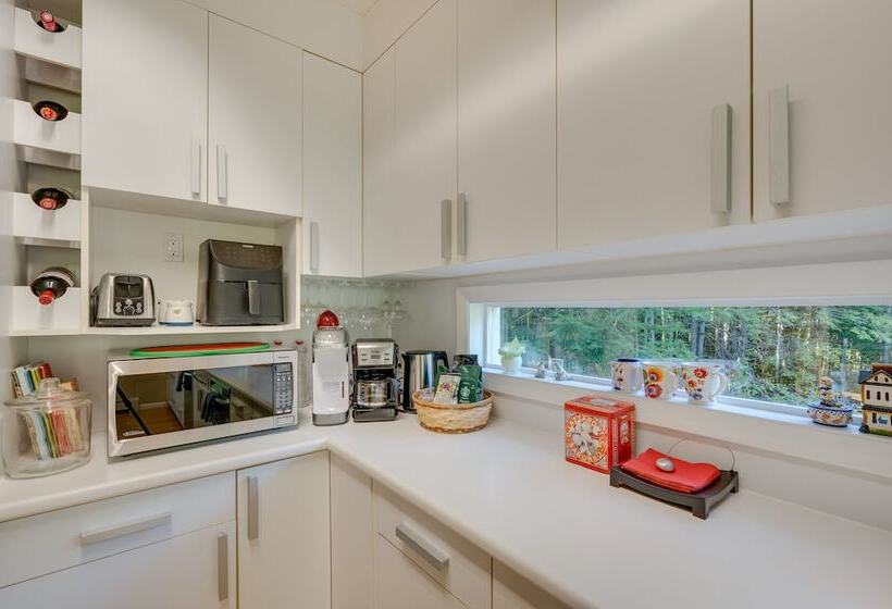 Charming Thornton Escape W/ Sauna + Gazebo!