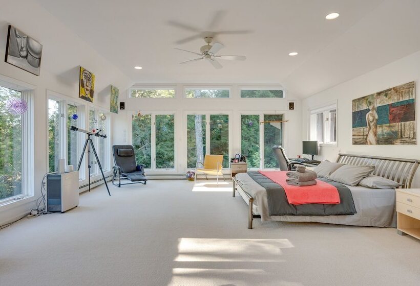 Charming Thornton Escape W/ Sauna + Gazebo!