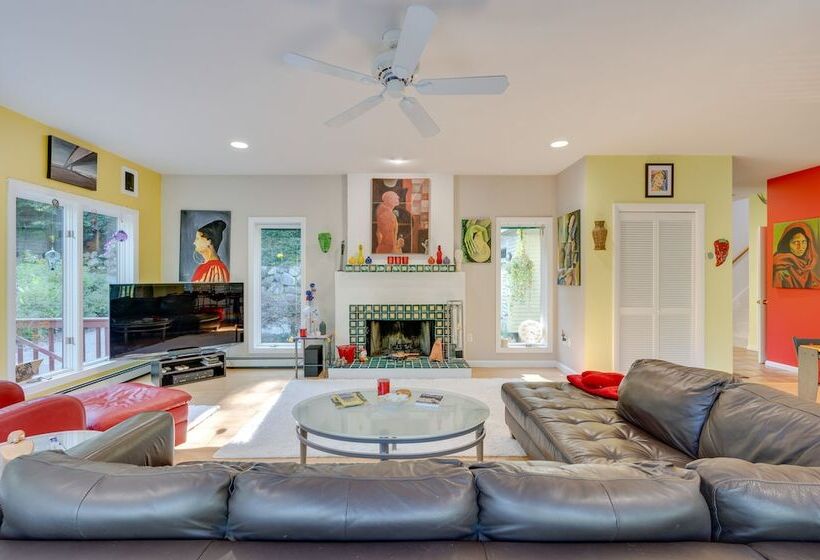 Charming Thornton Escape W/ Sauna + Gazebo!