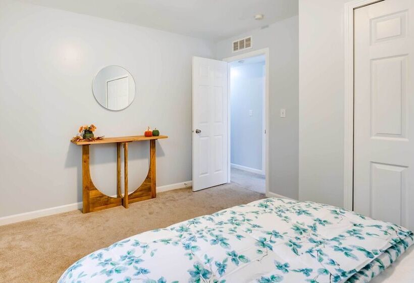 4 Mi To Michigan Stadium: Cozy Home W/ Fire Pit!