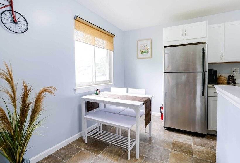 4 Mi To Michigan Stadium: Cozy Home W/ Fire Pit!